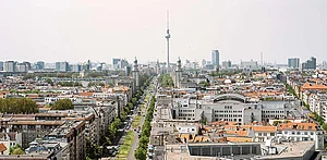 Blick auf die Skyline von Berlin mit dem Berliner Fernsehturm